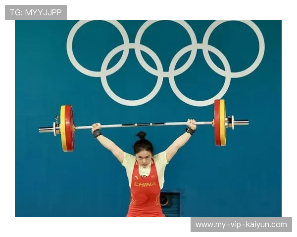 举重选手夺冠后激动落泪,家庭支持故事感动无数 举重选手夺冠后激动落泪,家庭支持故事感动无数